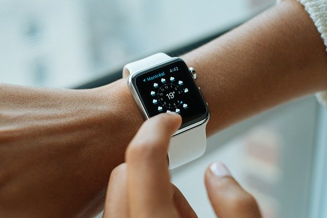 which apple watch on ladies wrist turned on and being used for weather with white strap