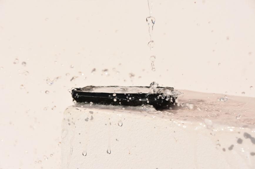 What to do if your phone becomes water damaged | Row.co.uk